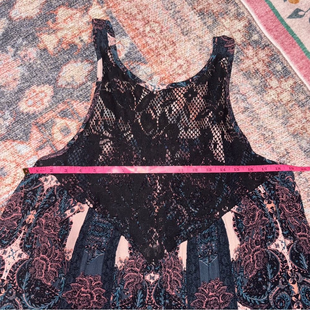 Free People Count Me In Trapeze Tunic Top black / pink combo paisley with lace - Picture 14 of 15